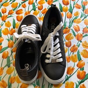 G by Guess Black Sneakers with White Laces, Size 8, EUC, MAKE AN OFFER!!!